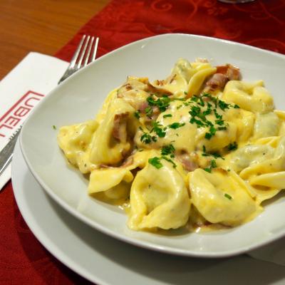 Pasta Alla Carbonara mit Speck, Ei und Obersauce - Restaurant Lubella in Wien Führichgasse 1